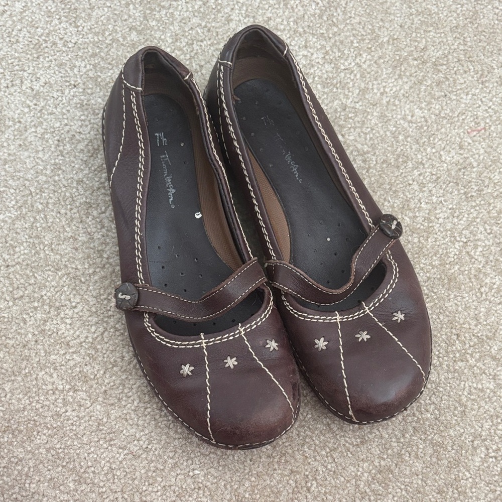 Thom McAn Women's Brown Flats with Floral Stitching